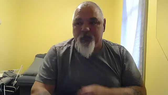 Snapshot of Newfiesausage1972 chatting on November 6, 2025, 1:45 pm Newfiesausage1972 online show from November 6, 2025, 1:45 pm