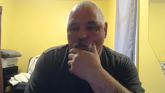 Snapshot of Newfiesausage1972 chatting on November 9, 2025, 12:36 pm Newfiesausage1972 online show from November 9, 2025, 12:36 pm