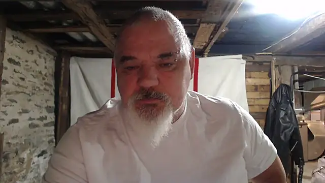 Snapshot of Newfiesausage1972 chatting on November 15, 2025, 11:18 am Newfiesausage1972 online show from November 15, 2025, 11:18 am