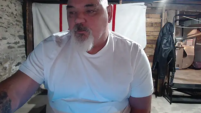 Snapshot of Newfiesausage1972 chatting on November 26, 2025, 10:05 am Newfiesausage1972 online show from November 26, 2025, 10:05 am