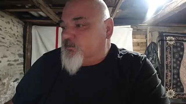 Snapshot of Newfiesausage1972 chatting on December 1, 2025, 10:09 am Newfiesausage1972 online show from December 1, 2025, 10:09 am