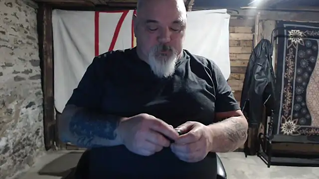 Snapshot of Newfiesausage1972 chatting on December 2, 2025, 8:08 am Newfiesausage1972 online show from December 2, 2025, 8:08 am