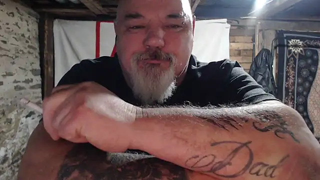 Snapshot of Newfiesausage1972 chatting on December 3, 2025, 9:07 am Newfiesausage1972 online show from December 3, 2025, 9:07 am