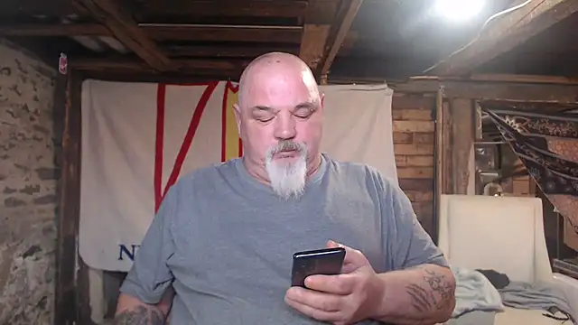 Newfiesausage1972 online show from March 4, 2026, 1:28 pm