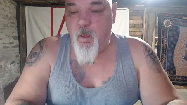 Newfiesausage1972 online show from April 19, 2026, 11:31 am