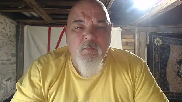 Newfiesausage1972 online show from April 23, 2026, 8:13 am