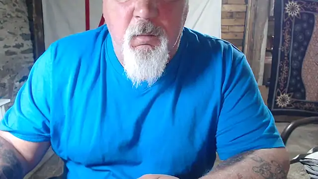 Newfiesausage1972 online show from June 20, 2026, 7:44 am