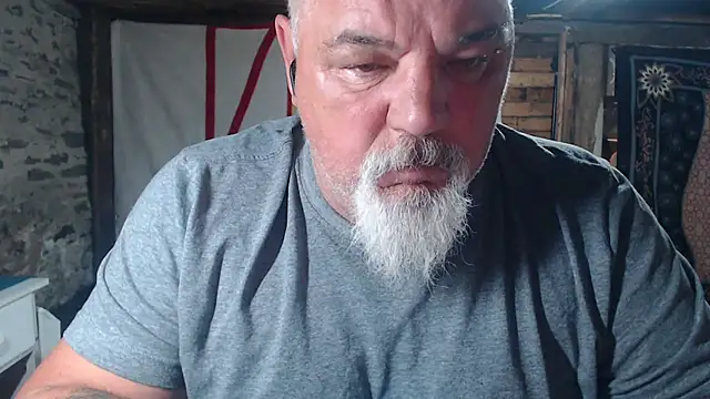 Newfiesausage1972 online show from June 22, 2026, 9:17 am