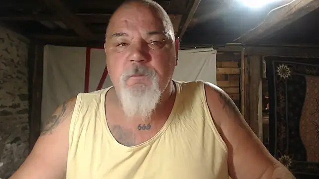 Newfiesausage1972 online show from June 23, 2026, 8:01 am