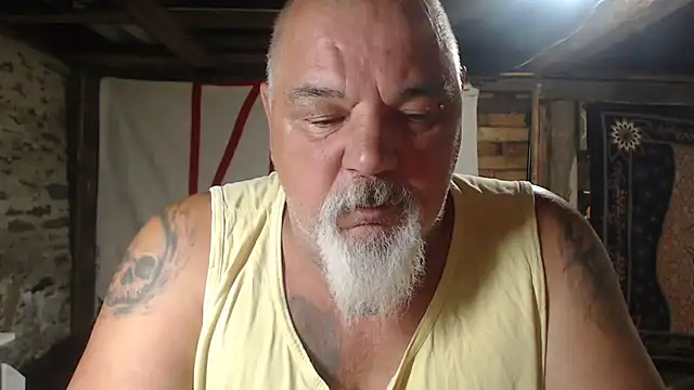 Newfiesausage1972 online show from June 24, 2026, 8:46 am