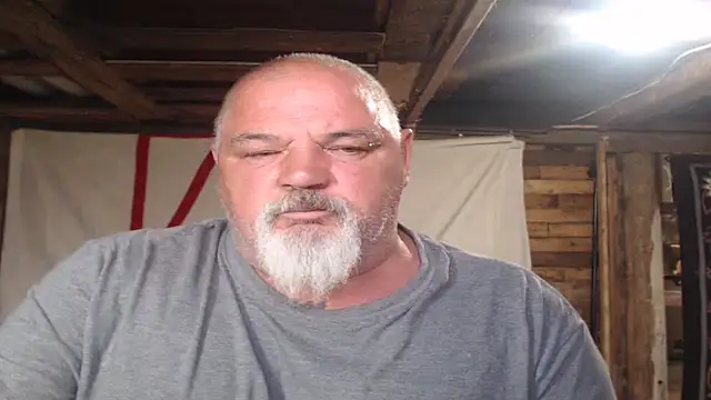 Newfiesausage1972 online show from June 26, 2026, 11:25 am