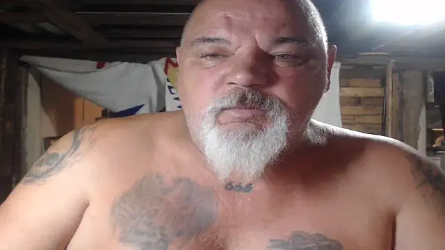 Newfiesausage1972 online show from July 10, 2026, 7:34 am