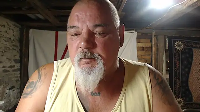 Newfiesausage1972 online show from July 17, 2026, 7:59 am