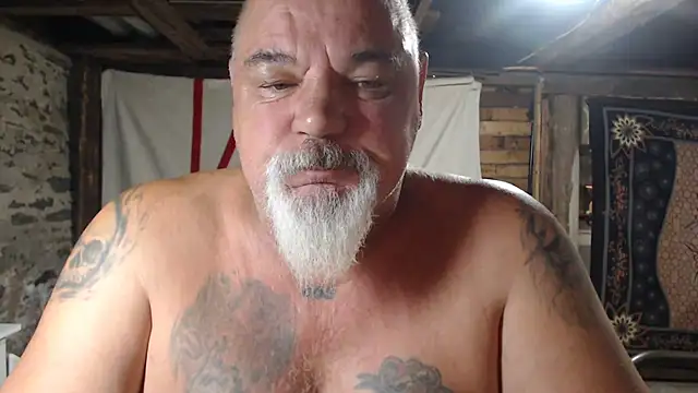 Newfiesausage1972 online show from July 19, 2026, 8:40 am