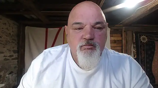 Newfiesausage1972 online show from July 23, 2026, 11:41 am