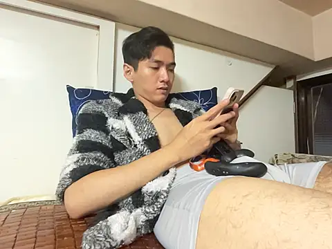 Adam XDZ online show from November 30, 2025, 7:40 pm