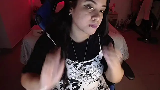 LauraHawkes online show from June 29, 2026, 2:51 am