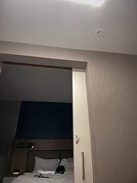 1BeautyN1Beast online show from November 18, 2025, 3:05 pm