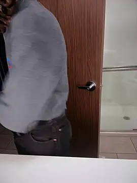 1BeautyN1Beast online show from December 18, 2025, 2:01 pm