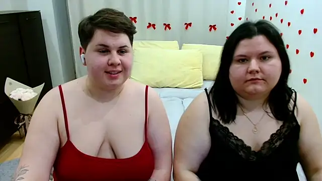 BeckyAndHellen online show from December 2, 2025, 10:38 pm