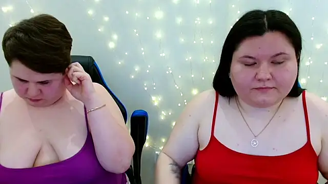 Snapshot of BeckyAndHellen chatting on April 22, 2026, 11:45 am BeckyAndHellen online show from April 22, 2026, 11:45 am