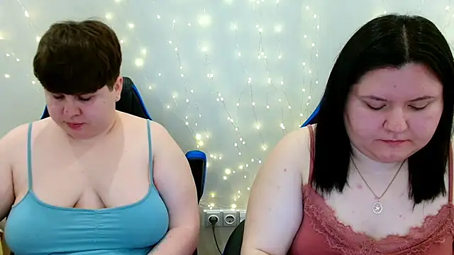 Snapshot of BeckyAndHellen chatting on April 24, 2026, 9:45 am BeckyAndHellen online show from April 24, 2026, 9:45 am