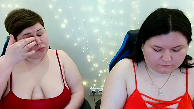 Snapshot of BeckyAndHellen chatting on May 5, 2026, 12:24 pm BeckyAndHellen online show from May 5, 2026, 12:24 pm