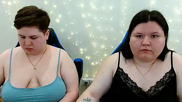 Snapshot of BeckyAndHellen chatting on May 22, 2026, 11:05 am BeckyAndHellen online show from May 22, 2026, 11:05 am