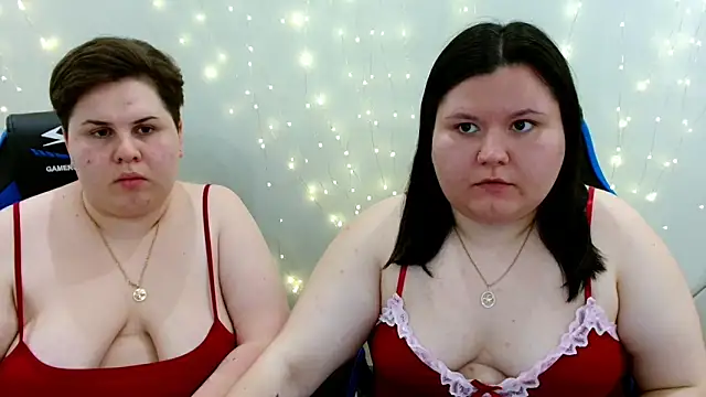 Snapshot of BeckyAndHellen chatting on May 29, 2026, 3:43 pm BeckyAndHellen online show from May 29, 2026, 3:43 pm