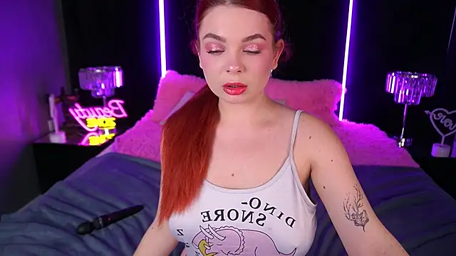 Snapshot of CarolinaDia chatting on December 5, 2024, 9:39 pm CarolinaDia online show from December 5, 2024, 9:39 pm