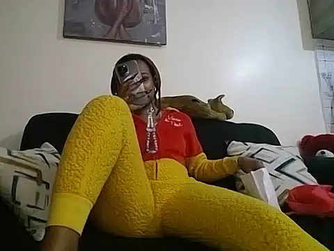 Snapshot of hoely_grail01 chatting on December 16, 2025, 9:09 pm hoely grail01 online show from December 16, 2025, 9:09 pm