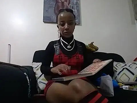 Snapshot of hoely_grail01 chatting on January 16, 2026, 7:18 pm hoely grail01 online show from January 16, 2026, 7:18 pm