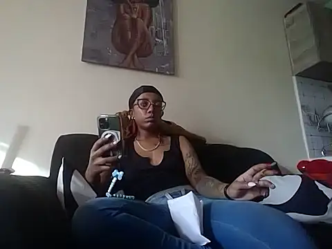 Snapshot of hoely_grail01 chatting on February 10, 2026, 2:32 pm hoely grail01 online show from February 10, 2026, 2:32 pm