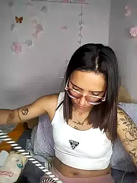 Yaumiko online show from February 2, 2026, 11:03 pm