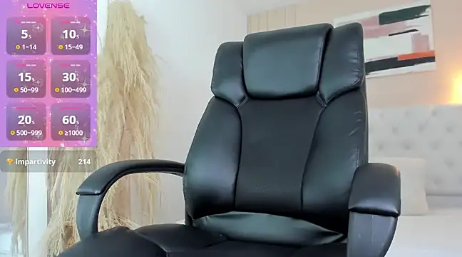 Snapshot of LOISE-XX chatting on December 14, 2024, 10:34 am LOISE-XX online show from December 14, 2024, 10:34 am