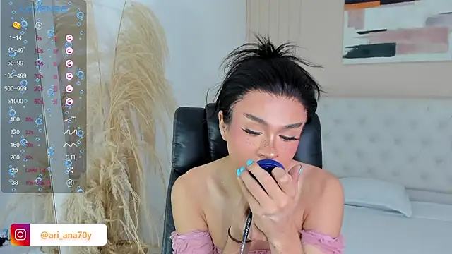 Snapshot of LOISE-XX chatting on September 18, 2025, 5:09 am LOISE-XX online show from September 18, 2025, 5:09 am