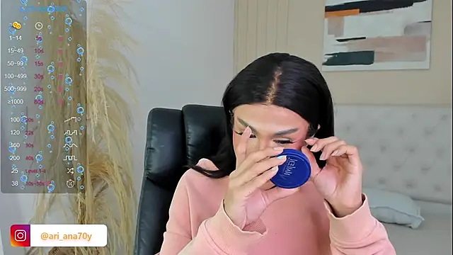 Snapshot of LOISE-XX chatting on September 24, 2025, 5:22 am LOISE-XX online show from September 24, 2025, 5:22 am