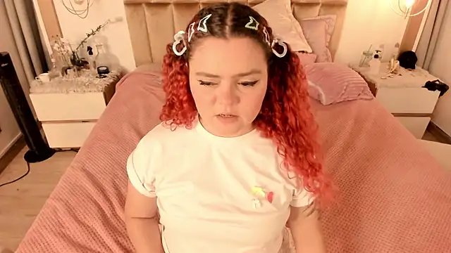 Snapshot of Twwiiggy chatting on March 12, 2025, 2:20 am Twwiiggy online show from March 12, 2025, 2:20 am