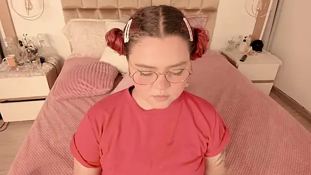 Snapshot of Twwiiggy chatting on March 14, 2025, 8:06 pm Twwiiggy online show from March 14, 2025, 8:06 pm