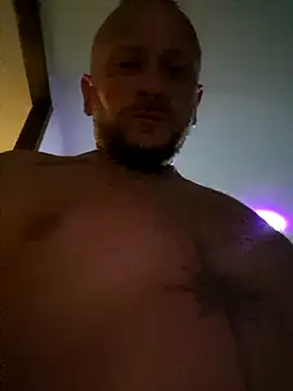 Snapshot of RomWoolf chatting on September 17, 2025, 9:38 pm RomWoolf online show from September 17, 2025, 9:38 pm