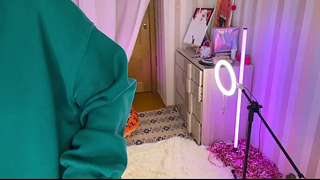 EmmyAmbros online show from February 19, 2026, 7:21 pm