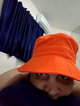 luismanuel 1998 online show from November 30, 2025, 2:37 am