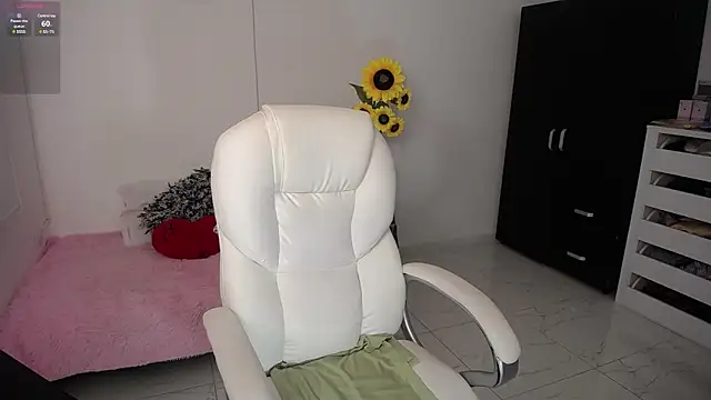 Snapshot of ana_milf chatting on December 26, 2024, 10:31 pm ana milf online show from December 26, 2024, 10:31 pm