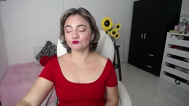 Snapshot of ana_milf chatting on February 19, 2025, 11:49 am ana milf online show from February 19, 2025, 11:49 am