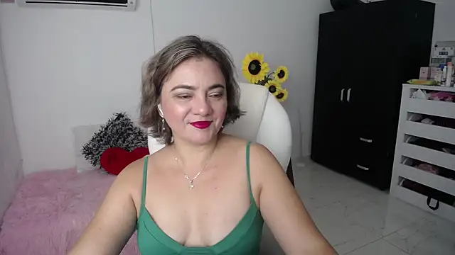 Snapshot of ana_milf chatting on February 20, 2025, 11:53 am ana milf online show from February 20, 2025, 11:53 am