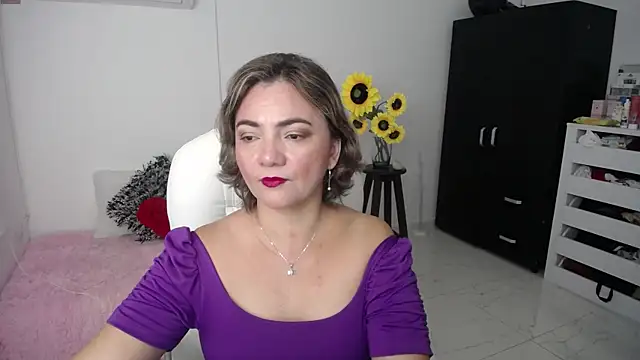 Snapshot of ana_milf chatting on February 21, 2025, 11:22 am ana milf online show from February 21, 2025, 11:22 am