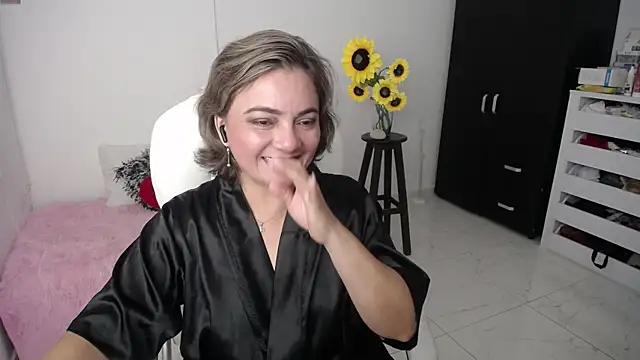 Snapshot of ana_milf chatting on February 22, 2025, 10:51 am ana milf online show from February 22, 2025, 10:51 am