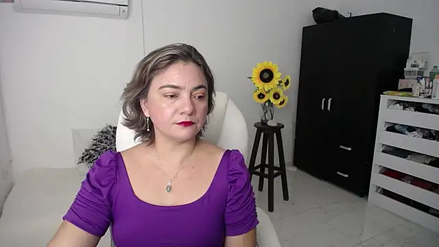 Snapshot of ana_milf chatting on March 7, 2025, 12:01 pm ana milf online show from March 7, 2025, 12:01 pm