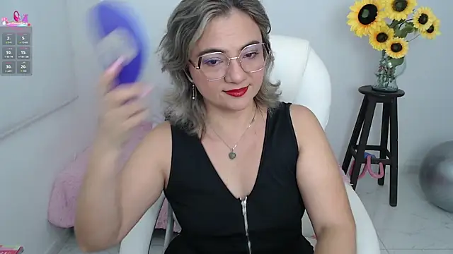 Snapshot of ana_milf chatting on September 18, 2025, 11:56 am ana milf online show from September 18, 2025, 11:56 am