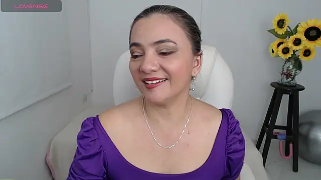 Snapshot of ana_milf chatting on October 13, 2025, 12:49 pm ana milf online show from October 13, 2025, 12:49 pm